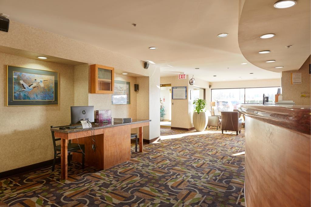 Ramada By Wyndham Abbotsford Hotel Buitenkant foto