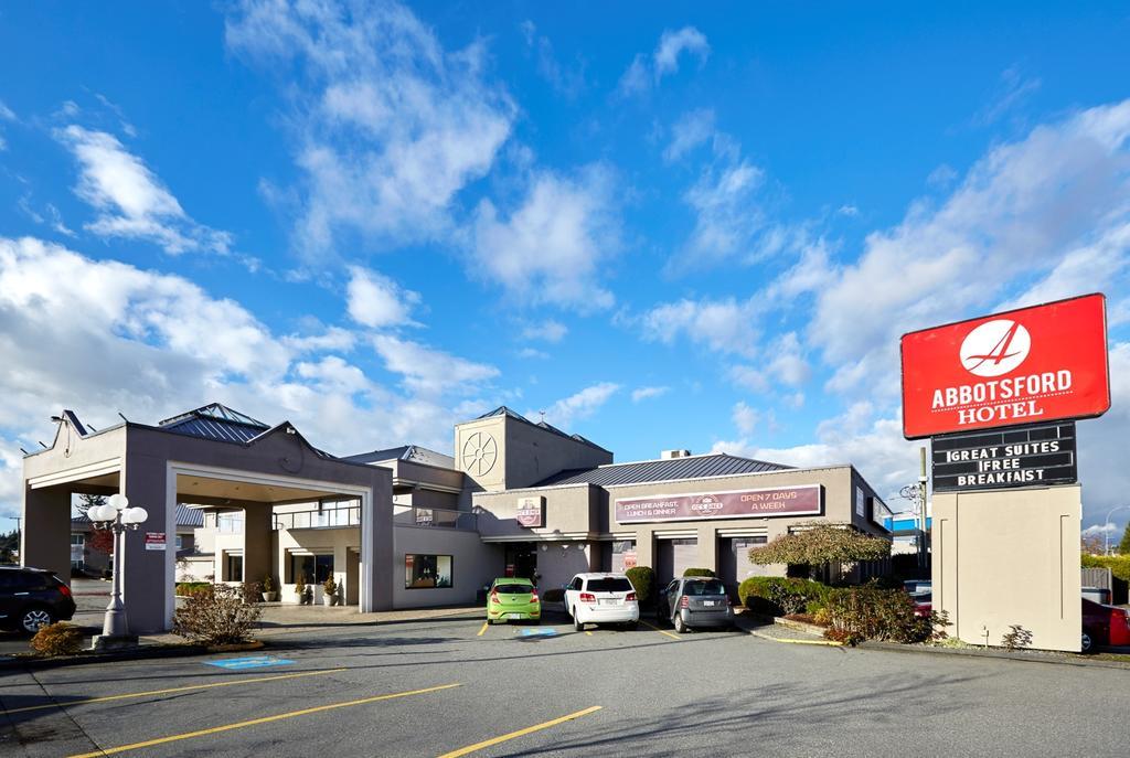 Ramada By Wyndham Abbotsford Hotel Buitenkant foto