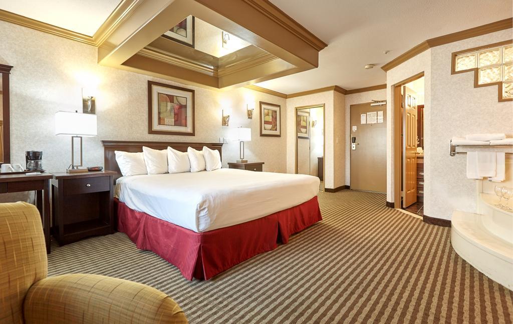 Ramada By Wyndham Abbotsford Hotel Buitenkant foto