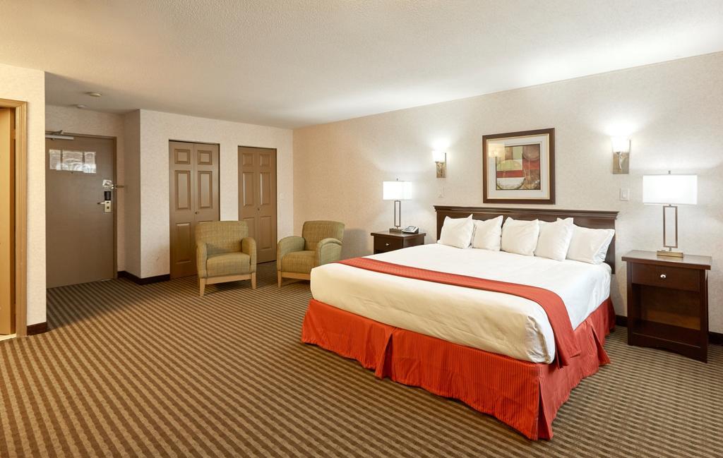 Ramada By Wyndham Abbotsford Hotel Buitenkant foto