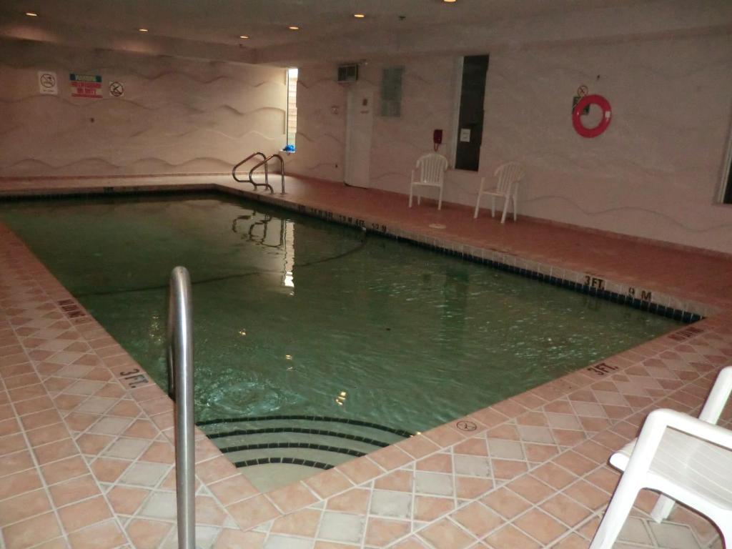 Ramada By Wyndham Abbotsford Hotel Buitenkant foto