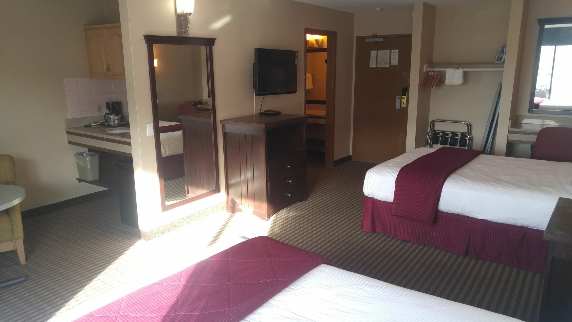 Ramada By Wyndham Abbotsford Hotel Buitenkant foto