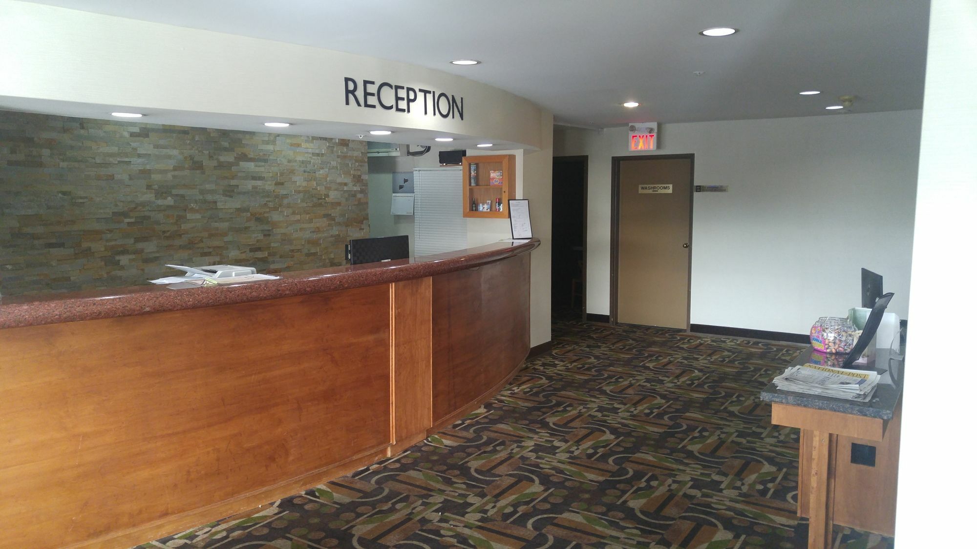 Ramada By Wyndham Abbotsford Hotel Buitenkant foto