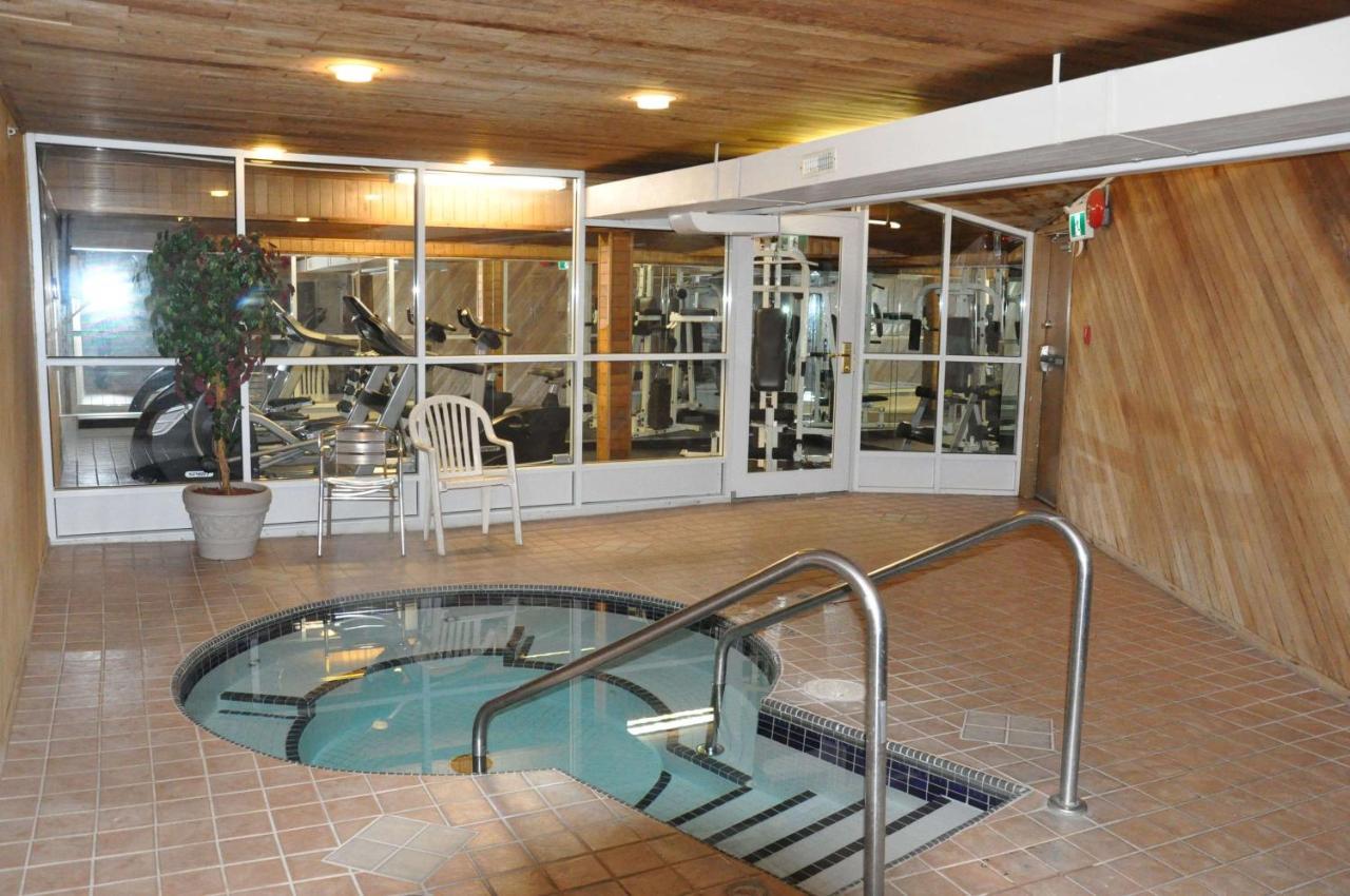 Ramada By Wyndham Abbotsford Hotel Buitenkant foto