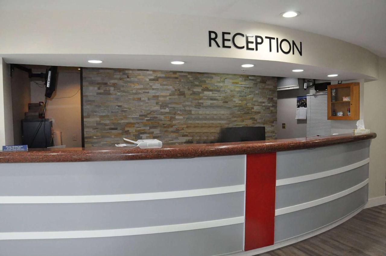 Ramada By Wyndham Abbotsford Hotel Buitenkant foto
