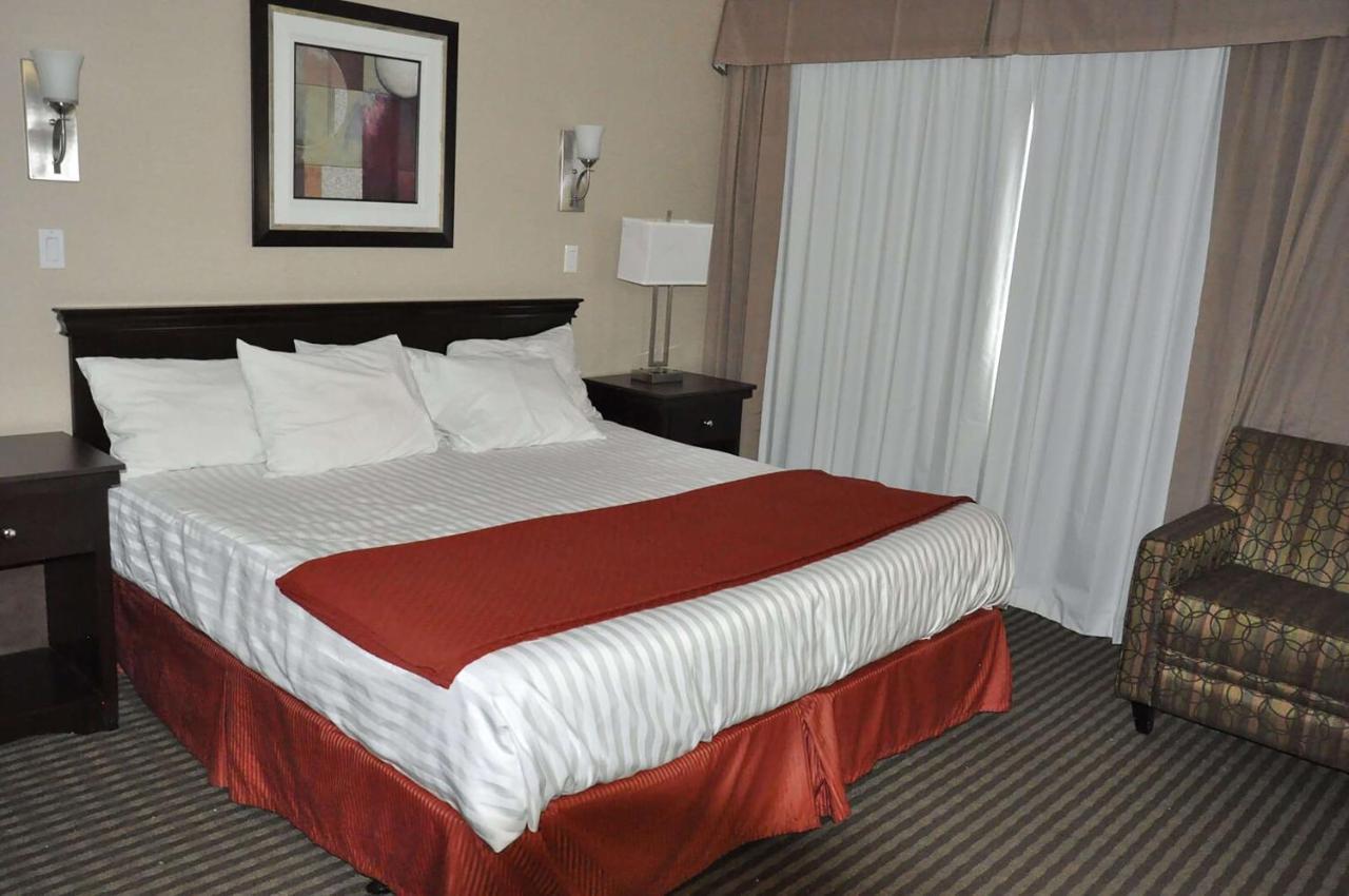 Ramada By Wyndham Abbotsford Hotel Buitenkant foto
